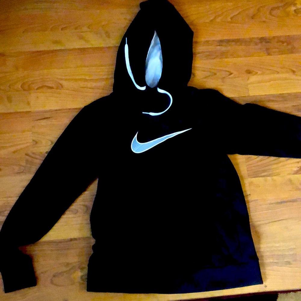Nike hoodie from smoke free home.  Barely worn and looks new!